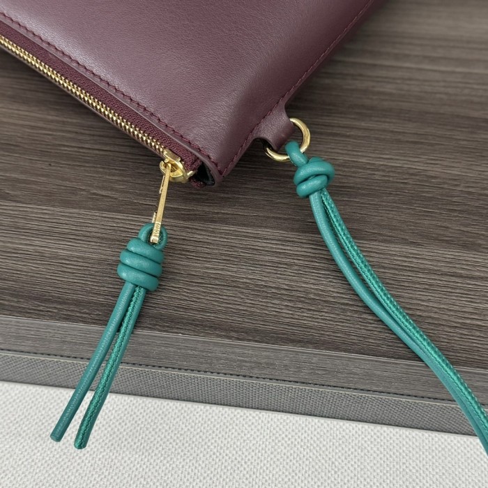 Knot T Pouch In Shiny Nappa Calfskin“22.5*15.5*5.5CM”-063=