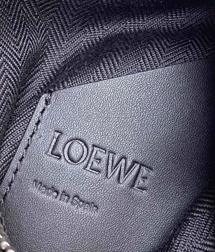 Vertical T Pocket in soft grained calfskin“22*13*6.5”-016=