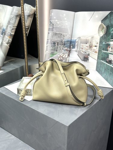 Mini Flamenco clutch in nappa calfskin“22.5*18*9CM”-006=