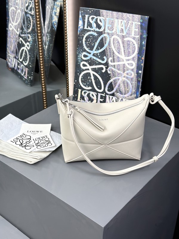 Puzzle Fold pouch in shiny nappa calfskin“23*15.5*6.5CM”-055=