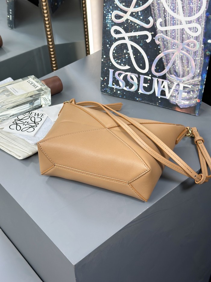 Puzzle Fold pouch in shiny nappa calfskin“23*15.5*6.5CM”-055=