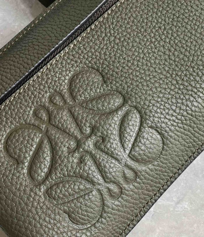 Vertical T Pocket in soft grained calfskin“22*13*6.5”-016=