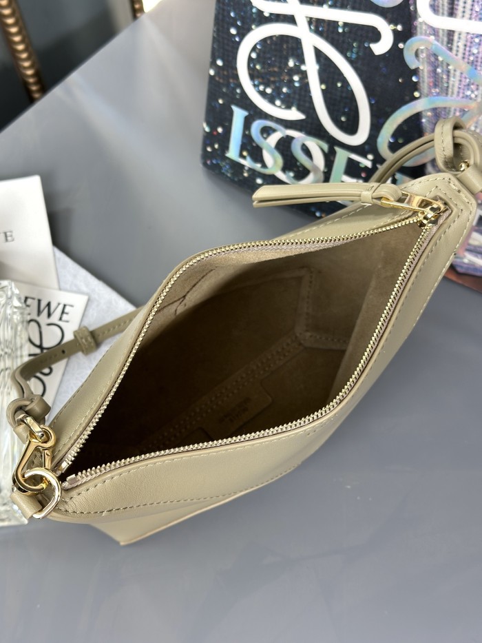 Puzzle Fold pouch in shiny nappa calfskin“23*15.5*6.5CM”-055=