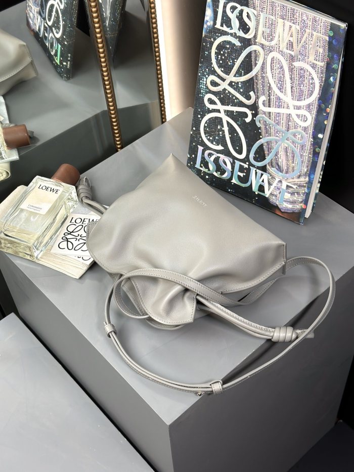 Mini Flamenco clutch in nappa calfskin“22.5*18*9CM”-006=