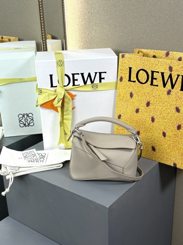 LOEWE Mini Featherlight Puzzle Edge bag“18*12.5*8cm”-085=
