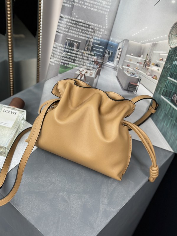 Mini Flamenco clutch in nappa calfskin“22.5*18*9CM”-006=