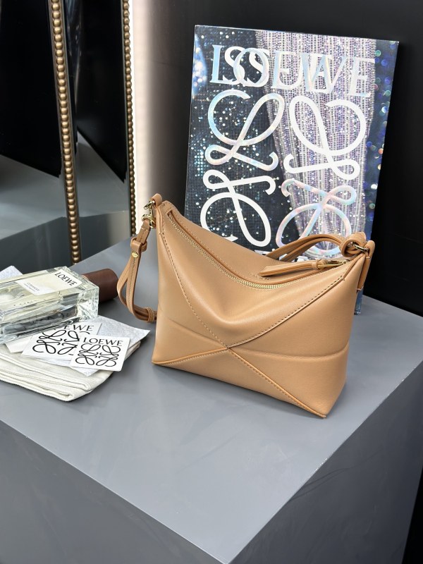 Puzzle Fold pouch in shiny nappa calfskin“23*15.5*6.5CM”-055=