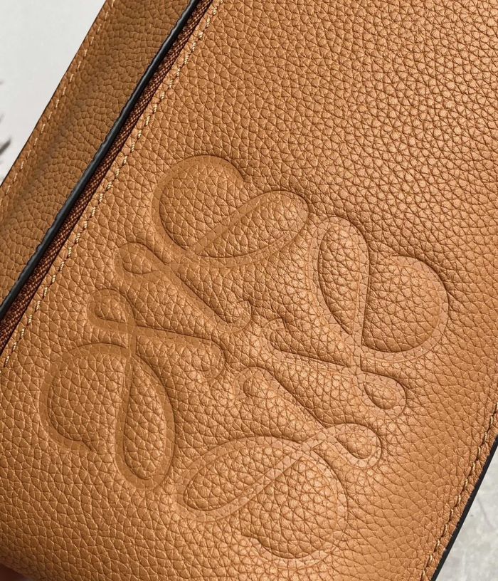 Vertical T Pocket in soft grained calfskin“22*13*6.5”-016=