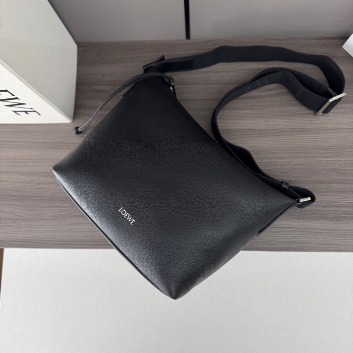 Small Cubi crossbody bag in supple grained calfskin“29*22*10.5CM”-056=