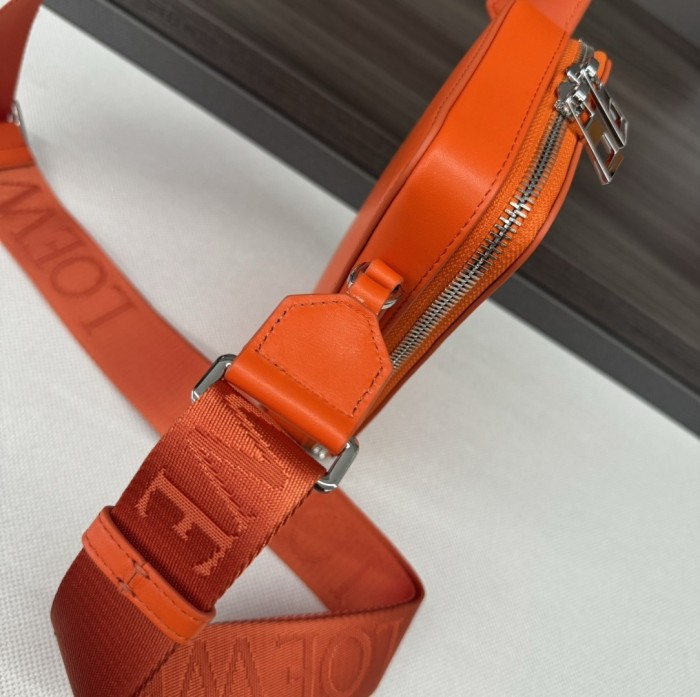 Vertical Crossbody Pocket In Satin Calfskin Black“18*11*3.7CM”-037=