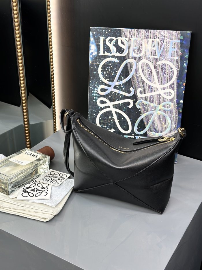 Puzzle Fold pouch in shiny nappa calfskin“23*15.5*6.5CM”-055=