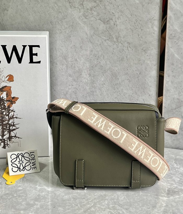 Military Messenger Bag Insoft Grained Calfskin“24.5*18*10.5CM”-008=