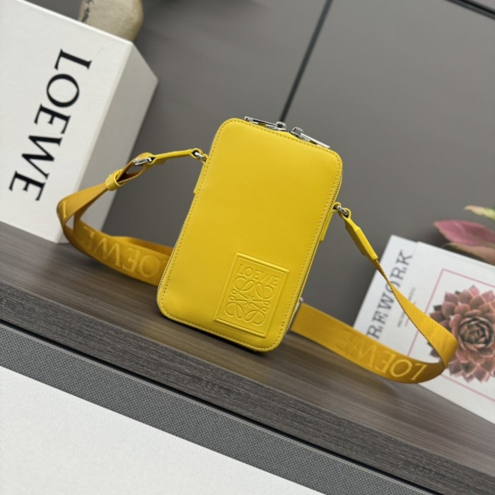 Vertical Crossbody Pocket In Satin Calfskin Black“18*11*3.7CM”-037=