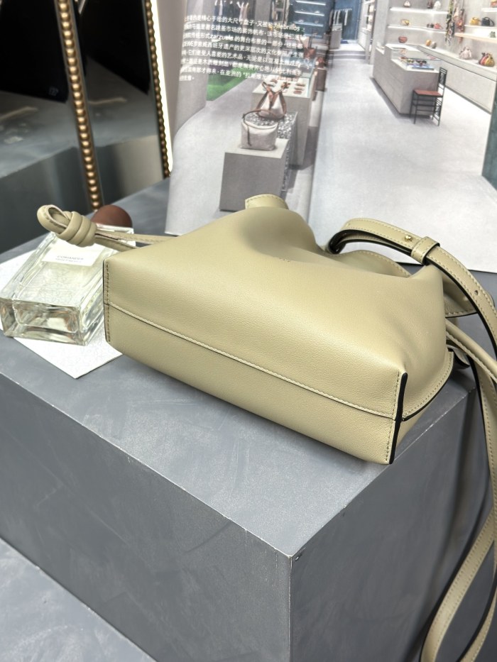Mini Flamenco clutch in nappa calfskin“22.5*18*9CM”-006=