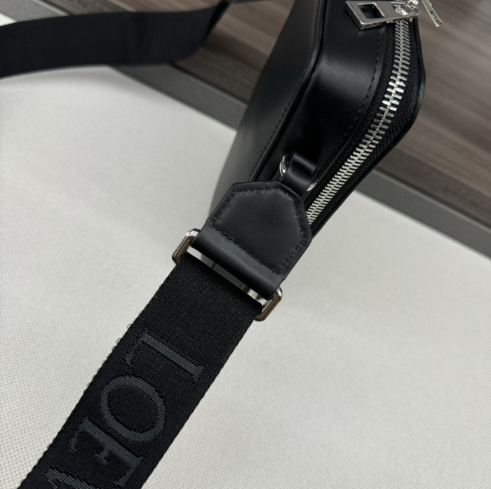 Vertical Crossbody Pocket In Satin Calfskin Black“18*11*3.7CM”-037=