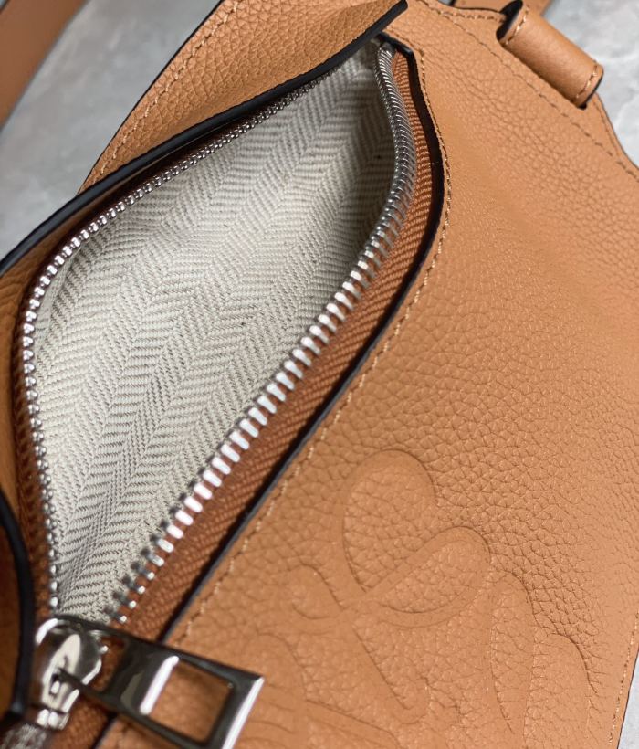 Vertical T Pocket in soft grained calfskin“22*13*6.5”-016=