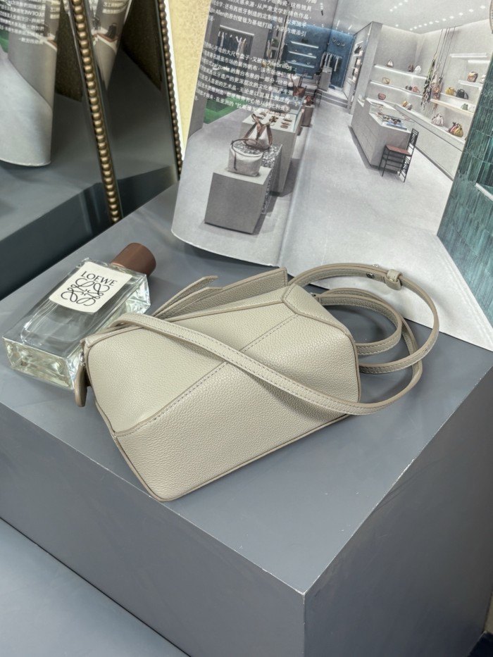 LOEWE Mini Featherlight Puzzle Edge bag“18*12.5*8cm”-085=