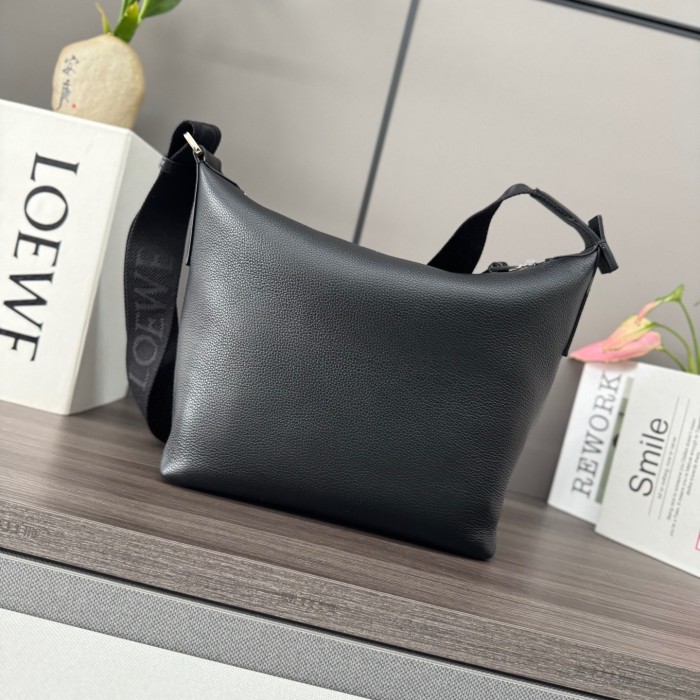 Small Cubi crossbody bag in supple grained calfskin“29*22*10.5CM”-056=