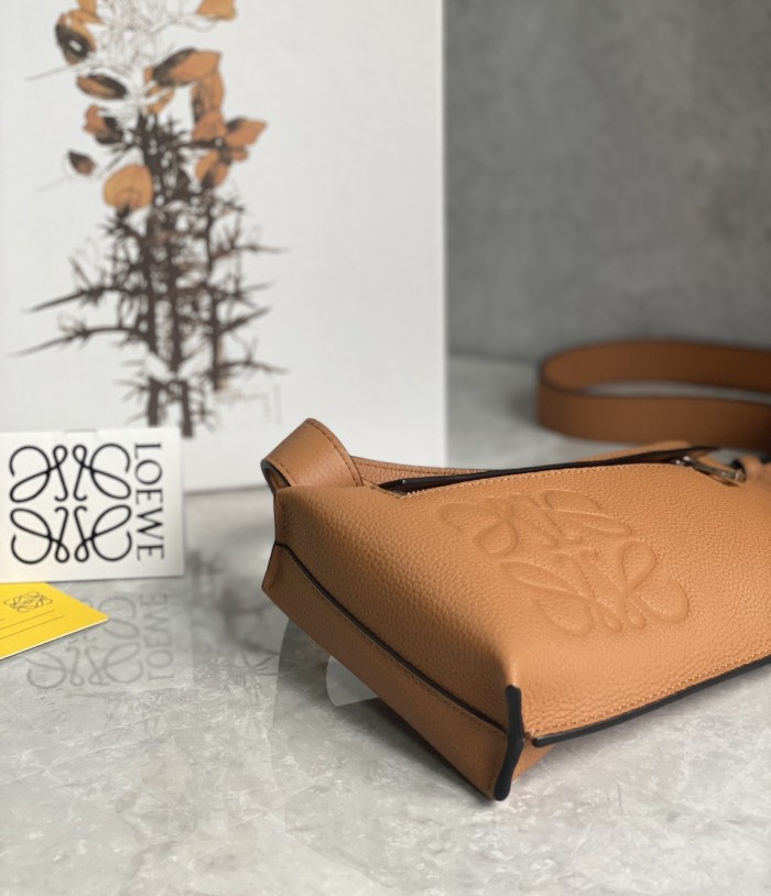 Vertical T Pocket in soft grained calfskin“22*13*6.5”-016=