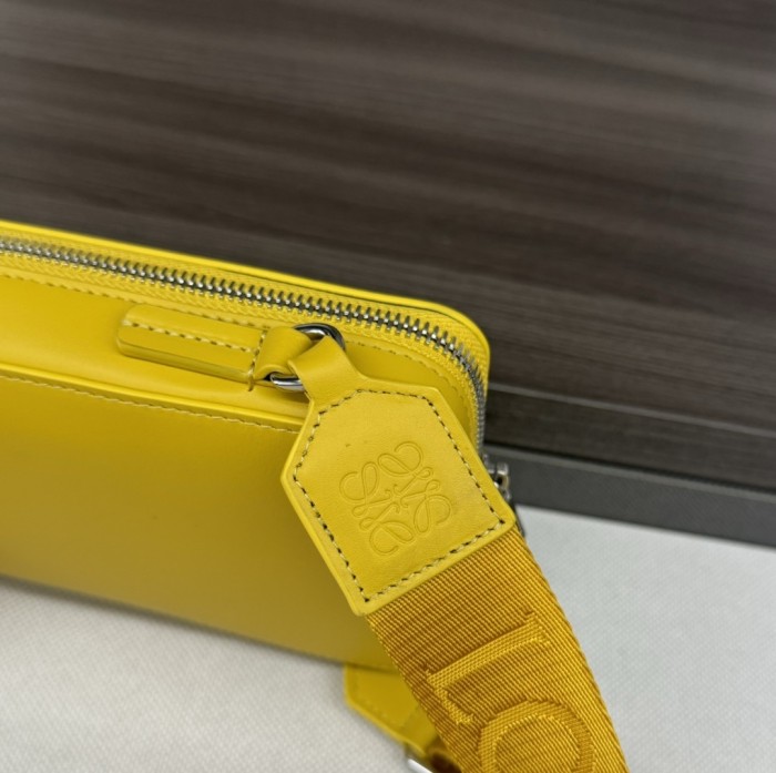 Vertical Crossbody Pocket In Satin Calfskin Black“18*11*3.7CM”-037=