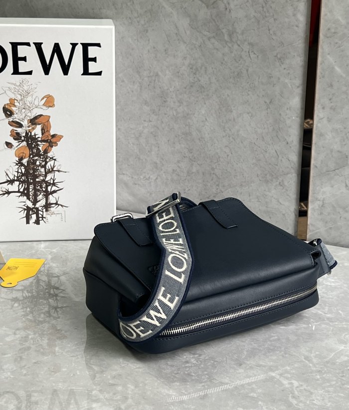 Military Messenger Bag Insoft Grained Calfskin“24.5*18*10.5CM”-008=
