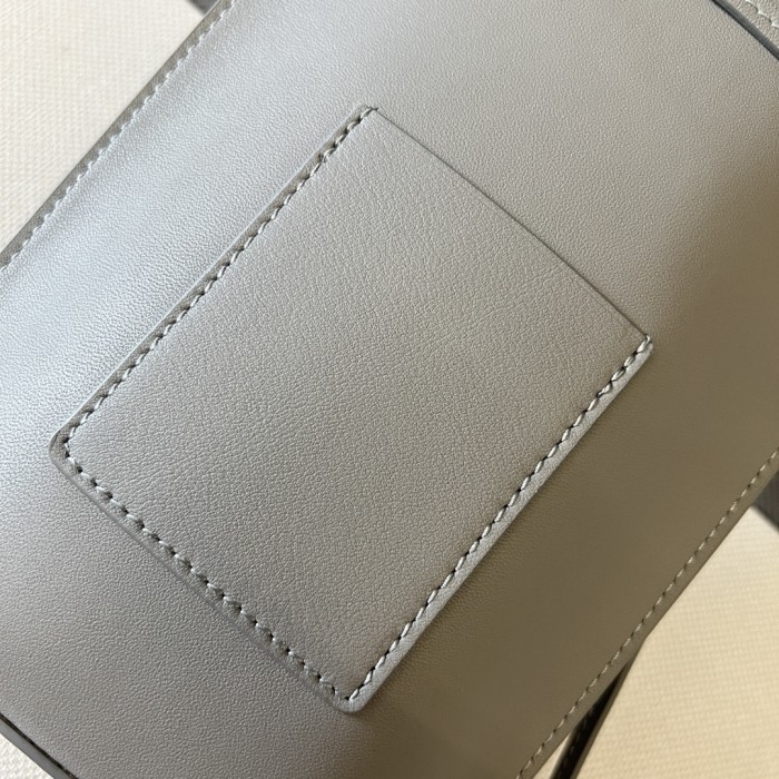 Pebble Dice Pocket In Classic Calfskin“21*15*5CM”-085=