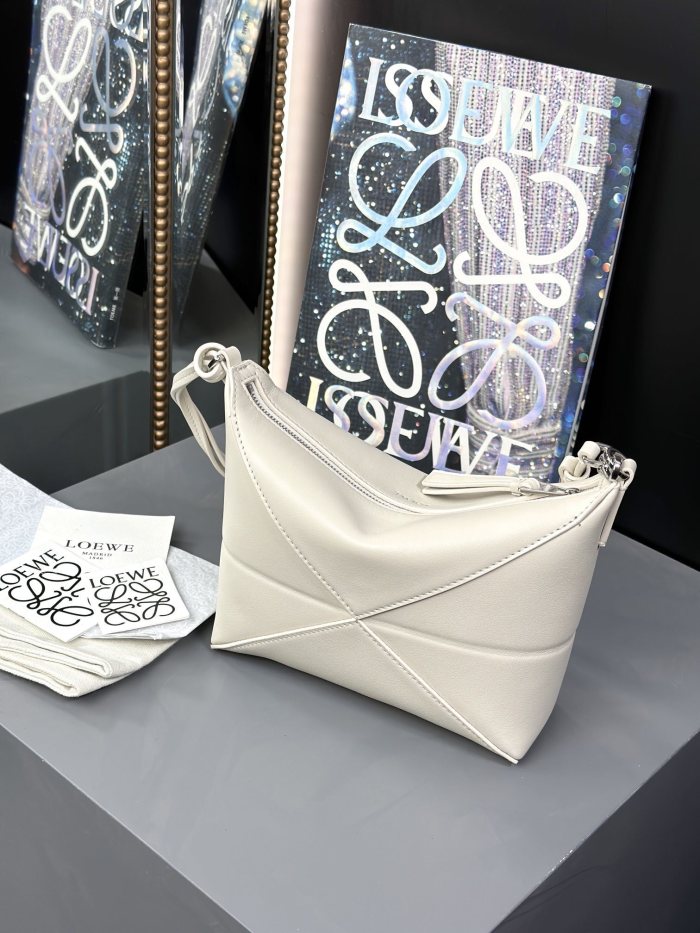 Puzzle Fold pouch in shiny nappa calfskin“23*15.5*6.5CM”-055=