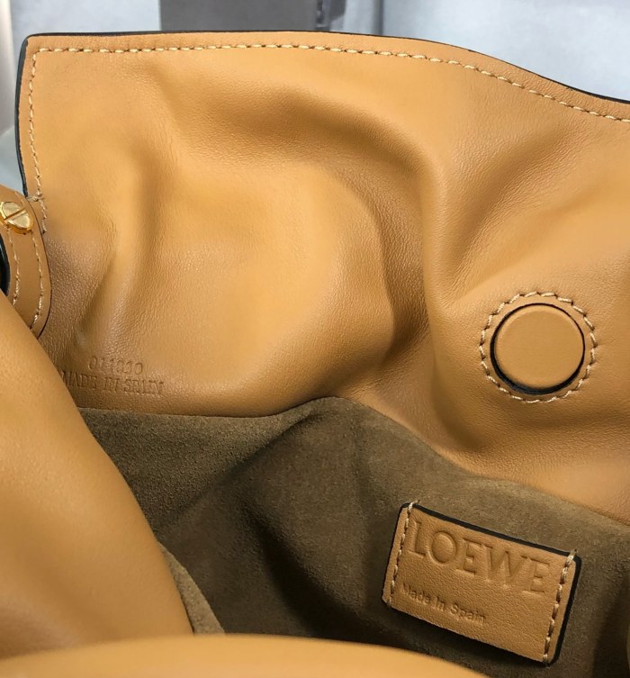 Mini Flamenco clutch in nappa calfskin“22.5*18*9CM”-006=