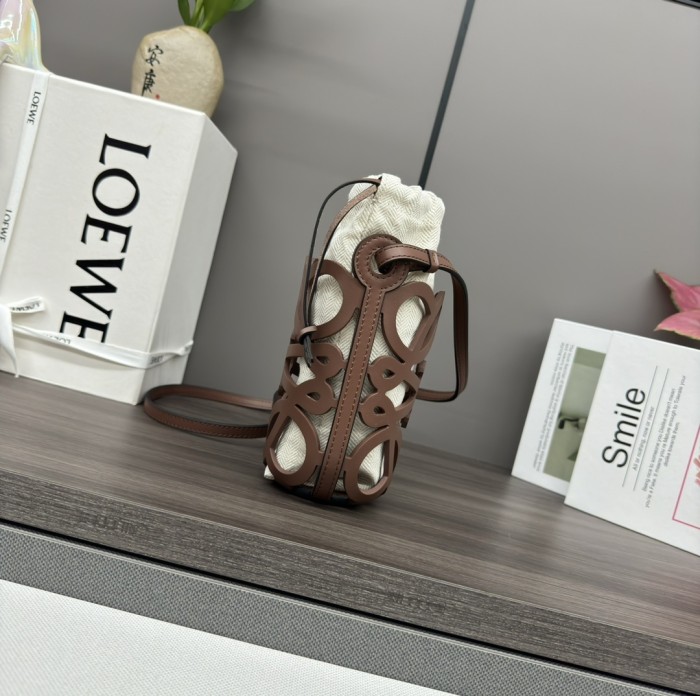 Anagram Cut-Out Pocket In Classic Calfskin And Canvas“21*12*7CM”-500=