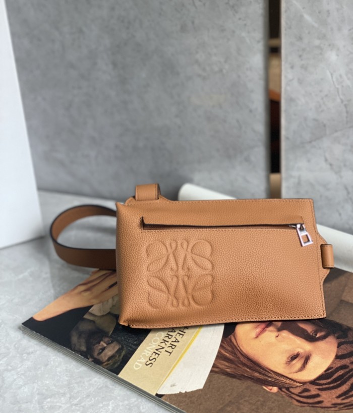 Vertical T Pocket in soft grained calfskin“22*13*6.5”-016=