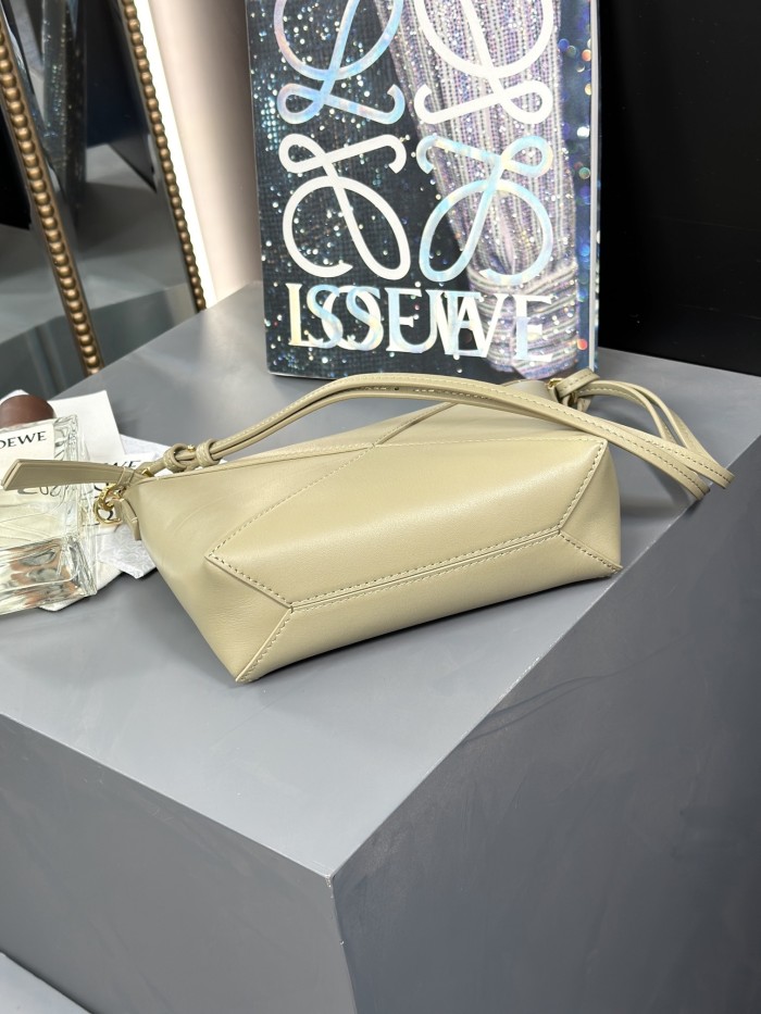 Puzzle Fold pouch in shiny nappa calfskin“23*15.5*6.5CM”-055=