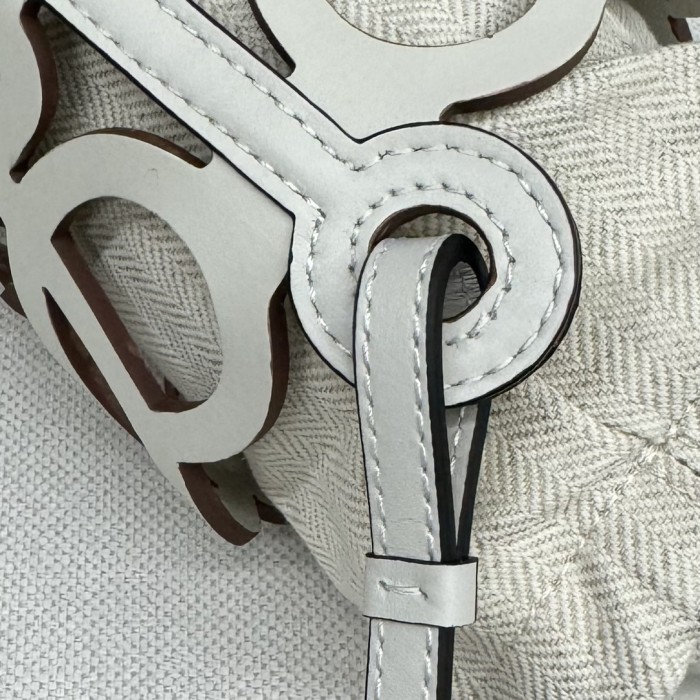 Anagram Cut-Out Pocket In Classic Calfskin And Canvas“21*12*7CM”-500=