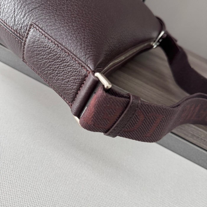 Small Cubi crossbody bag in supple grained calfskin“29*22*10.5CM”-056=