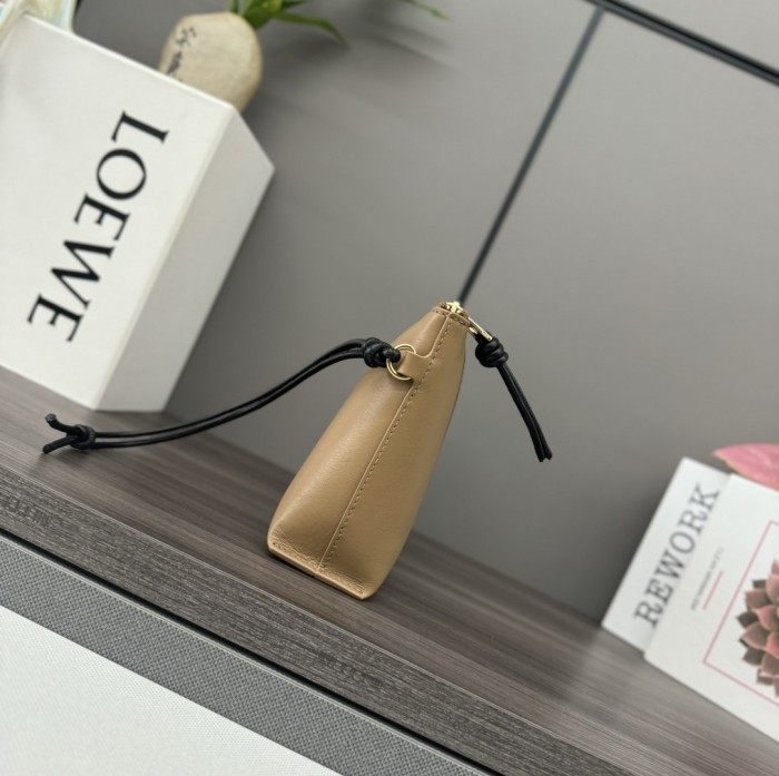 Knot T Pouch In Shiny Nappa Calfskin“22.5*15.5*5.5CM”-063=