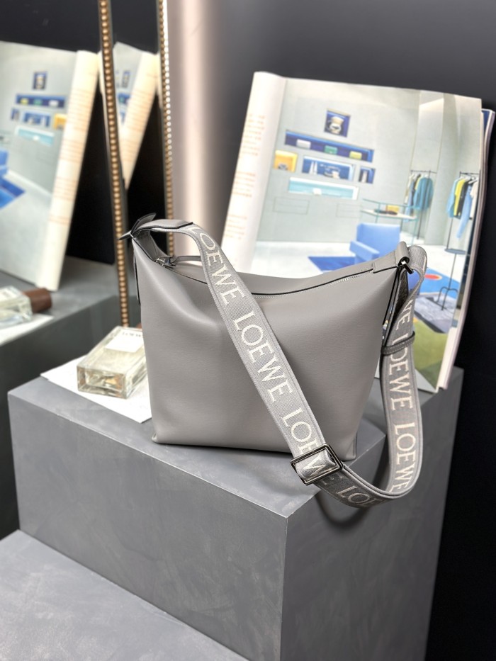 Small Cubi crossbody bag in supple grained calfskin“29*22*10.5CM”-056=