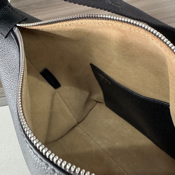 Small Cubi crossbody bag in supple grained calfskin“29*22*10.5CM”-056=