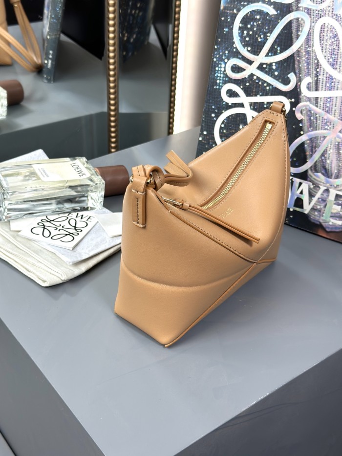 Puzzle Fold pouch in shiny nappa calfskin“23*15.5*6.5CM”-055=
