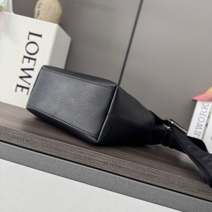 Small Cubi crossbody bag in supple grained calfskin“29*22*10.5CM”-056=