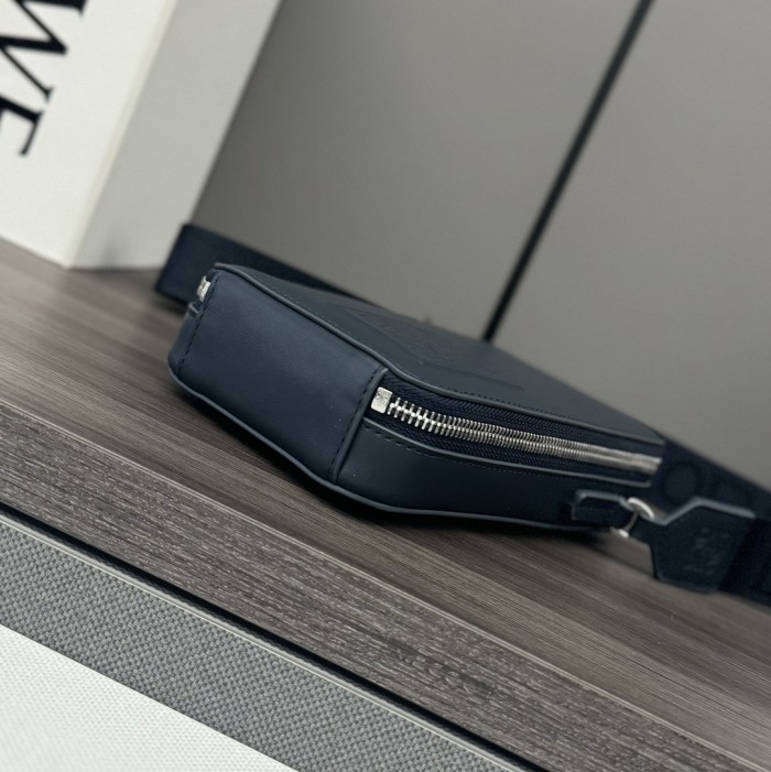 Vertical Crossbody Pocket In Satin Calfskin Black“18*11*3.7CM”-037=