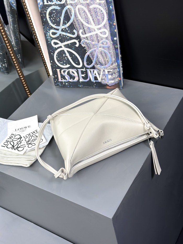 Puzzle Fold pouch in shiny nappa calfskin“23*15.5*6.5CM”-055=