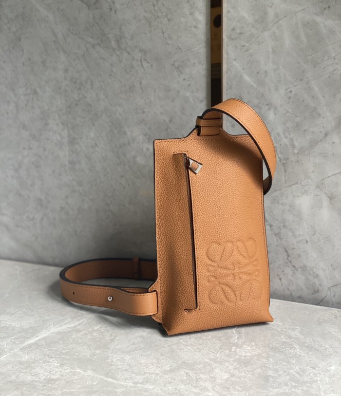 Vertical T Pocket in soft grained calfskin“22*13*6.5”-016=