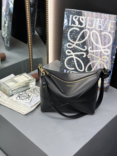 Puzzle Fold pouch in shiny nappa calfskin“23*15.5*6.5CM”-055=