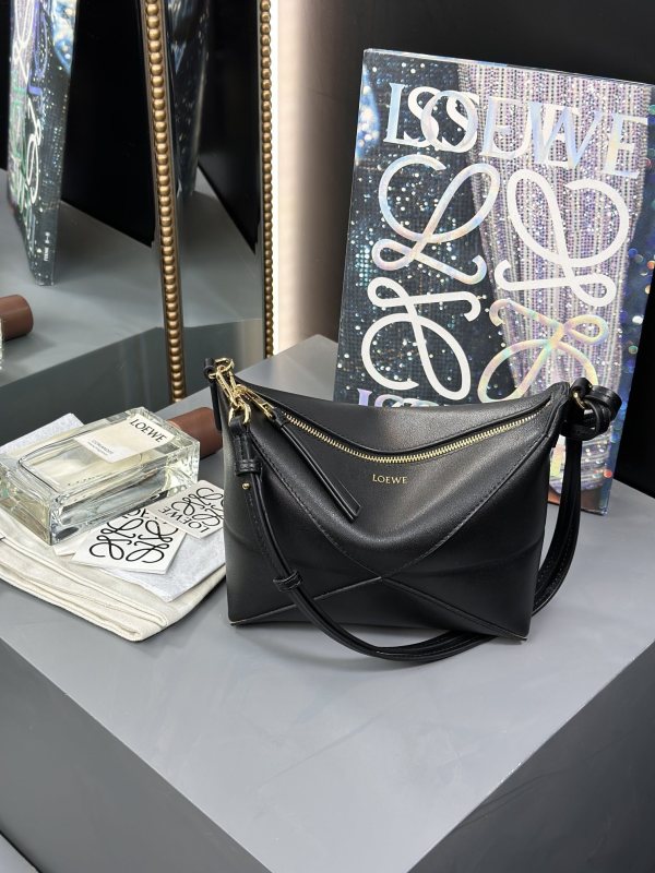 Puzzle Fold pouch in shiny nappa calfskin“23*15.5*6.5CM”-055=