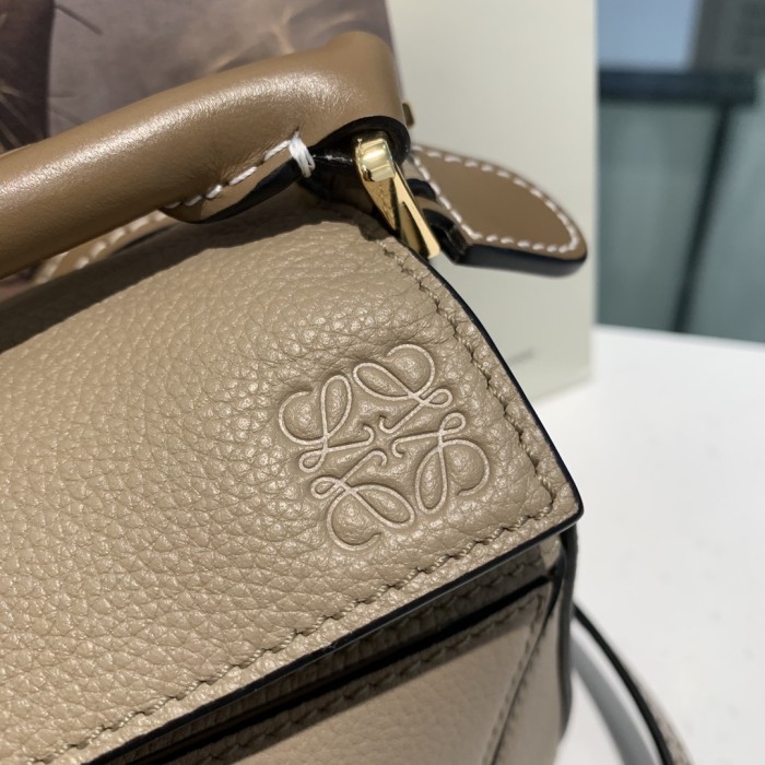 Mini Puzzle bag in soft grained calfskin“18*12.5*8CM”-085=
