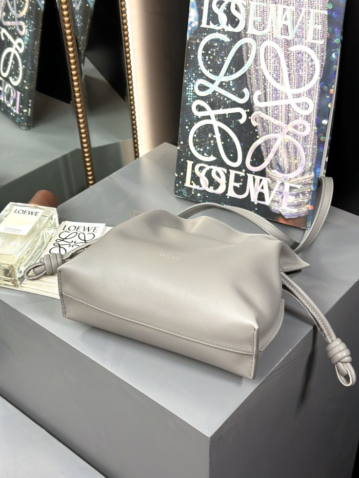 Mini Flamenco clutch in nappa calfskin“22.5*18*9CM”-006=