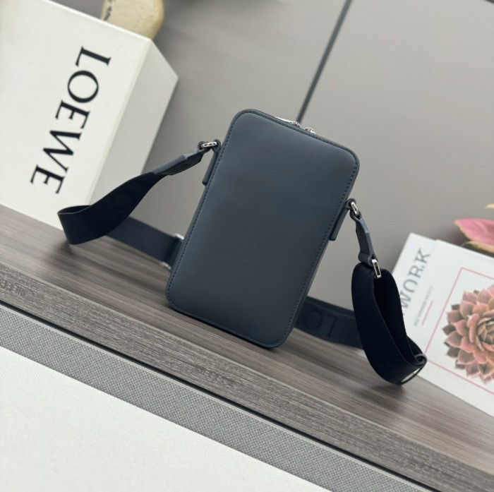 Vertical Crossbody Pocket In Satin Calfskin Black“18*11*3.7CM”-037=