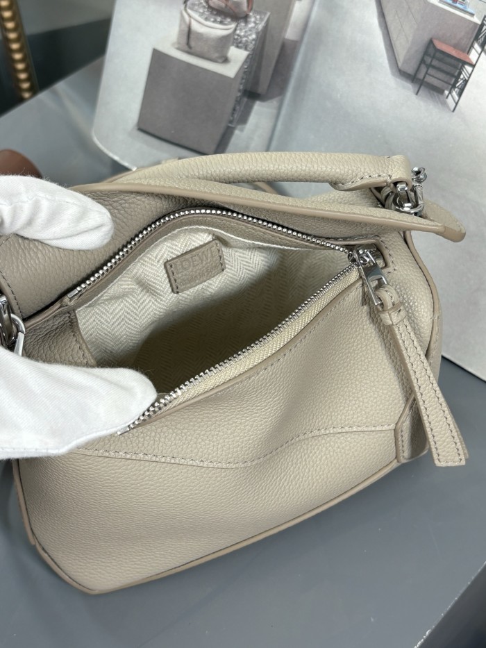 LOEWE Mini Featherlight Puzzle Edge bag“18*12.5*8cm”-085=