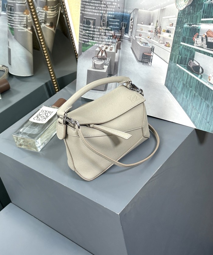 LOEWE Mini Featherlight Puzzle Edge bag“18*12.5*8cm”-085=