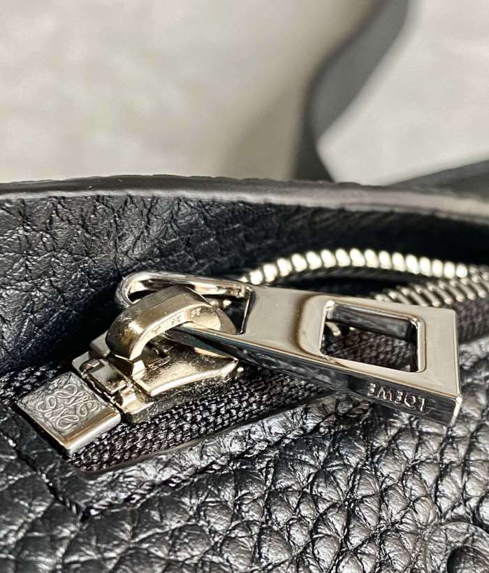 Vertical T Pocket in soft grained calfskin“22*13*6.5”-016=