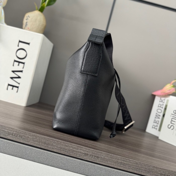 Small Cubi crossbody bag in supple grained calfskin“29*22*10.5CM”-056=